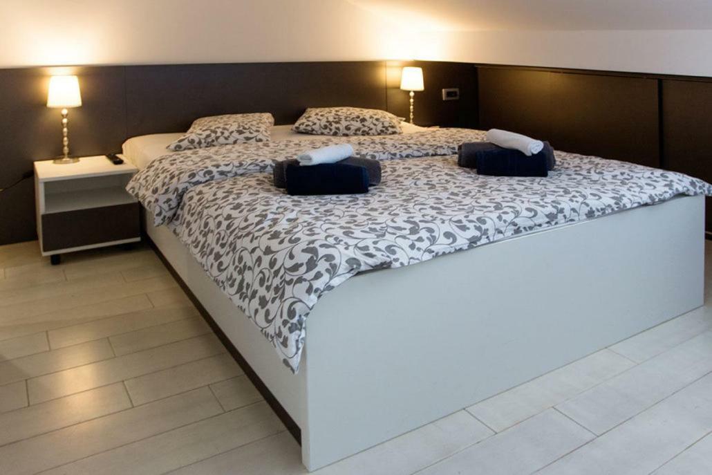 Apartments Petra Njivice Ngoại thất bức ảnh